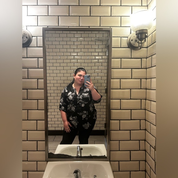 Meet your Posher, Megan! - Picture 1 of 1